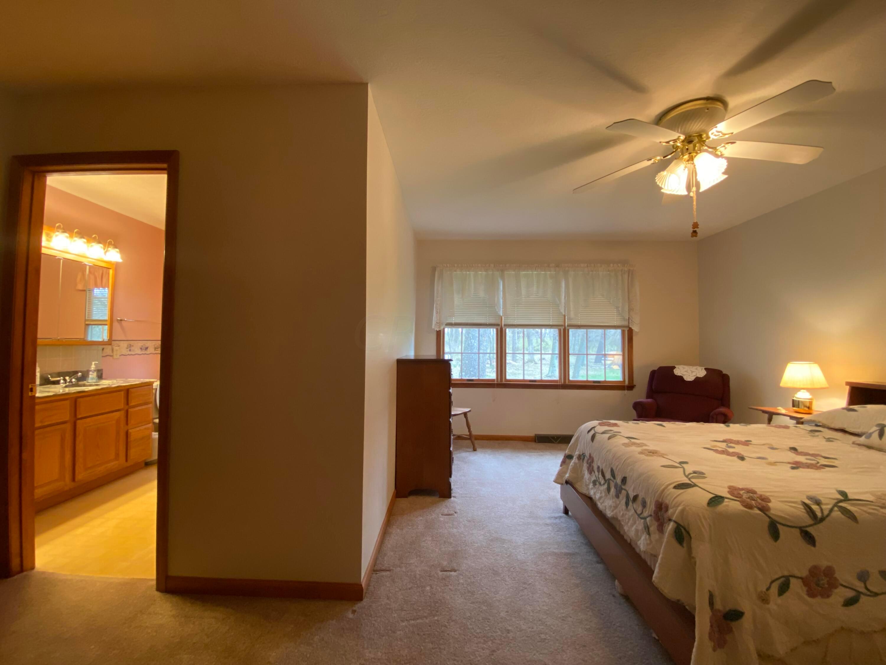 1675 Northridge Road Circleville, OH 43113 - Photo 41 of 49 Main Suite