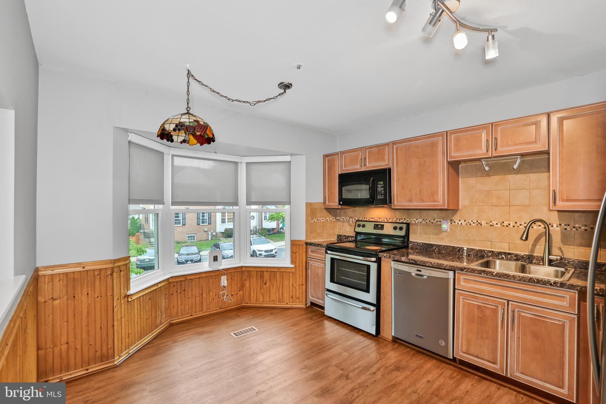 13029 Silver Maple Court Bowie, MD 20715 - Photo 9 of 35 Kitchen Bay window