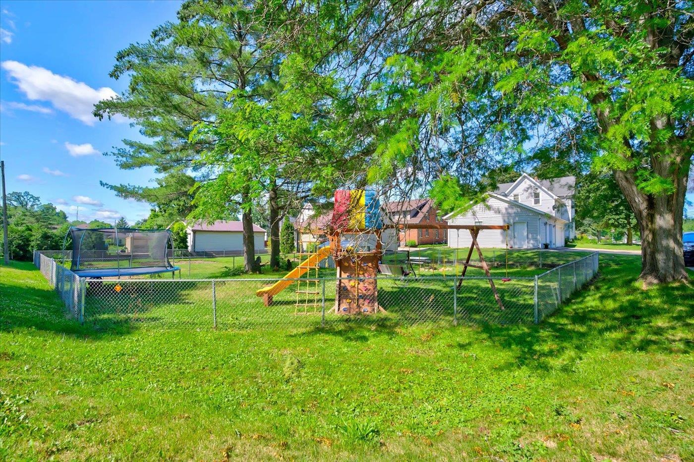 572 North Monroe Street Waterloo, WI 53594 - Photo 27 of 38