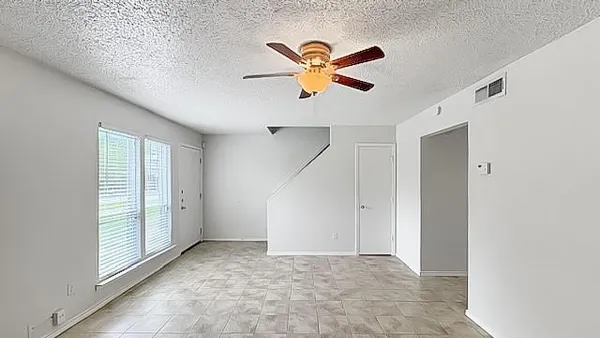 $1,795 | 538 East Norwood Circle, Arlington, TX 76013