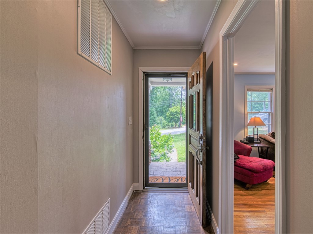 707 North Walnut Street Seneca, SC 29678 - Photo 7 of 50 Gallery Image 7