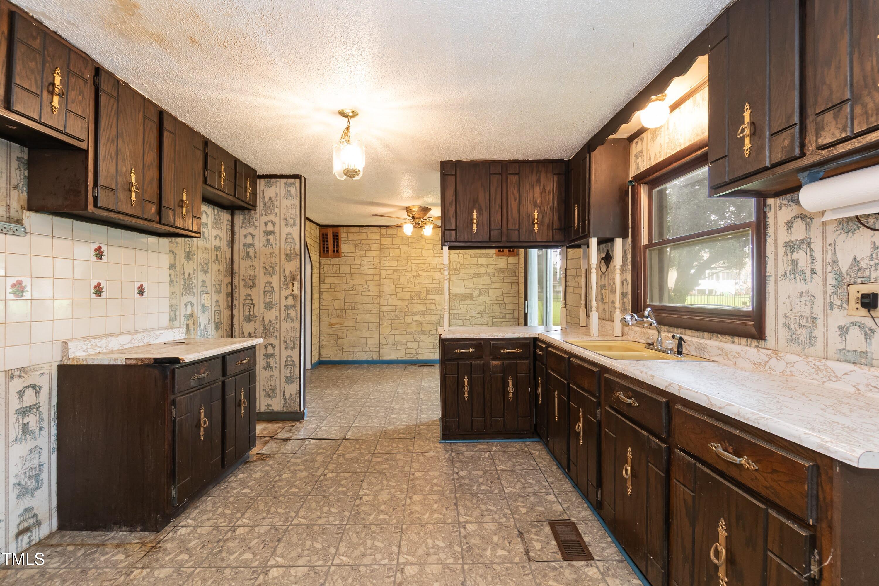 7828 Smith Road Apex, NC 27539 - Photo 9 of 21 Kitchen 03 (14)