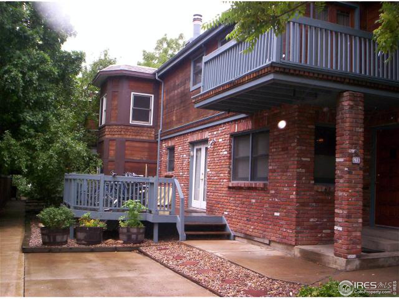 412 Pearl Street Boulder, CO 80302 - Photo 1 of 12 a front view of a house with garden
