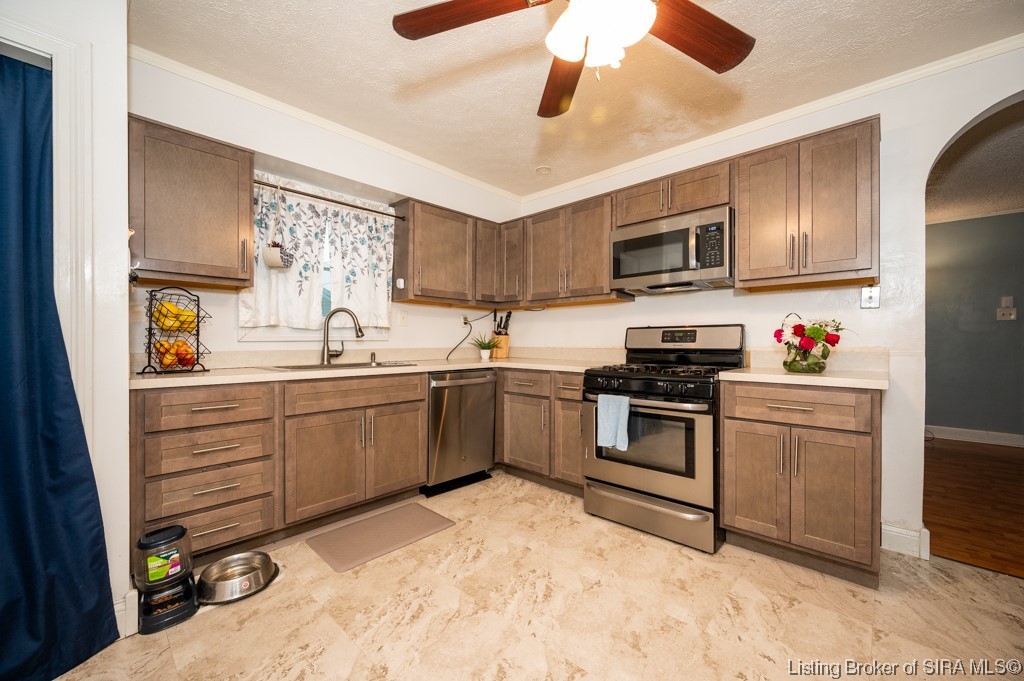 936 Valley View Road New Albany, IN 47150 - Photo 3 of 29 Gallery Image 3