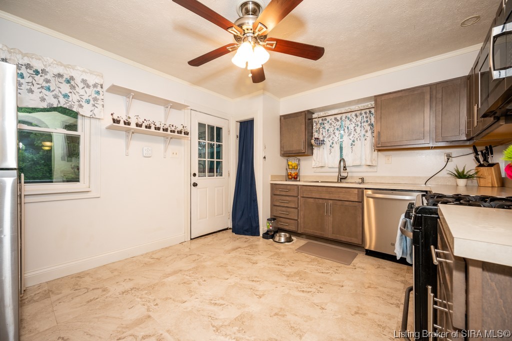 936 Valley View Road New Albany, IN 47150 - Photo 5 of 29 Gallery Image 5