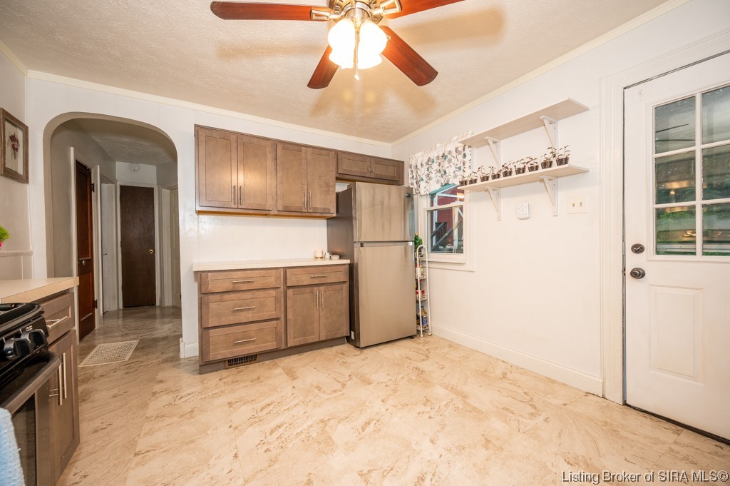 936 Valley View Road New Albany, IN 47150 - Photo 6 of 29 Gallery Image 6