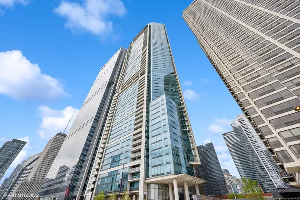 $4,100 | 340 East Randolph Street, Unit 500, Chicago, IL 60601