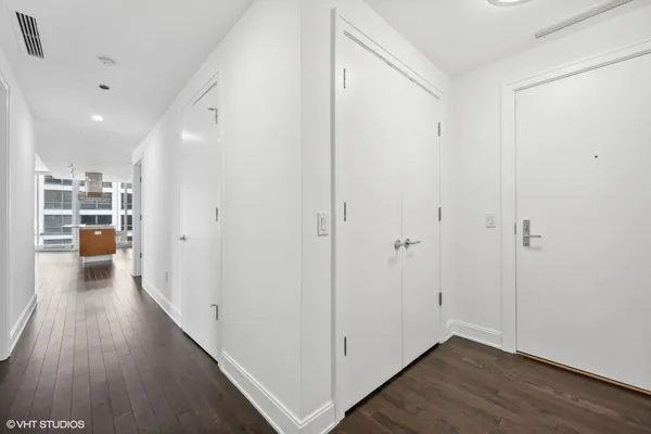 $4,100 | 340 East Randolph Street, Unit 500, Chicago, IL 60601