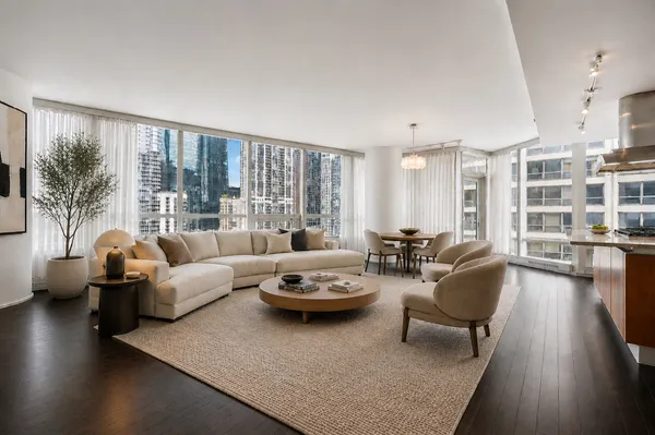 $4,100 | 340 East Randolph Street, Unit 500, Chicago, IL 60601