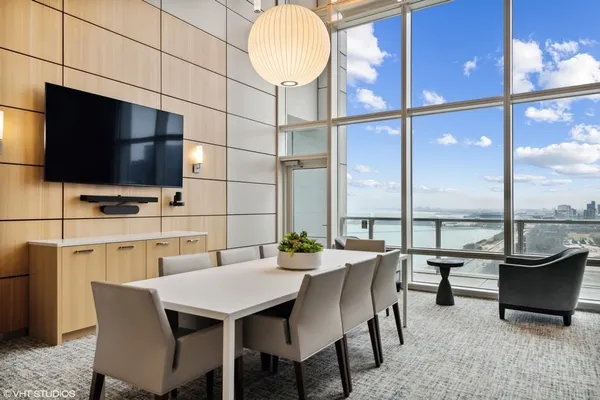 $4,100 | 340 East Randolph Street, Unit 500, Chicago, IL 60601