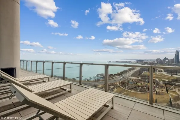 $4,100 | 340 East Randolph Street, Unit 500, Chicago, IL 60601