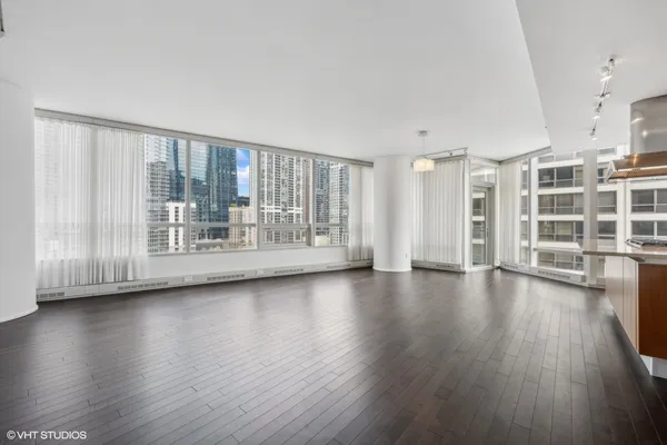$4,100 | 340 East Randolph Street, Unit 500, Chicago, IL 60601