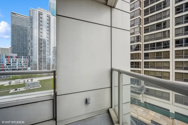 $4,100 | 340 East Randolph Street, Unit 500, Chicago, IL 60601