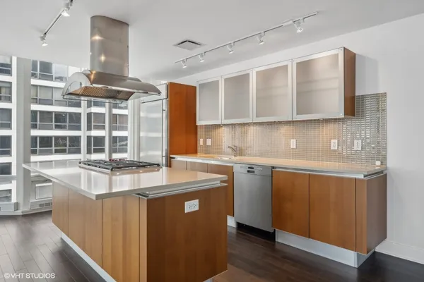 $4,100 | 340 East Randolph Street, Unit 500, Chicago, IL 60601