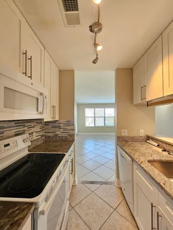 $1,900 | 2317 North Congress Avenue, Unit 33, Boynton Beach, FL 33426
