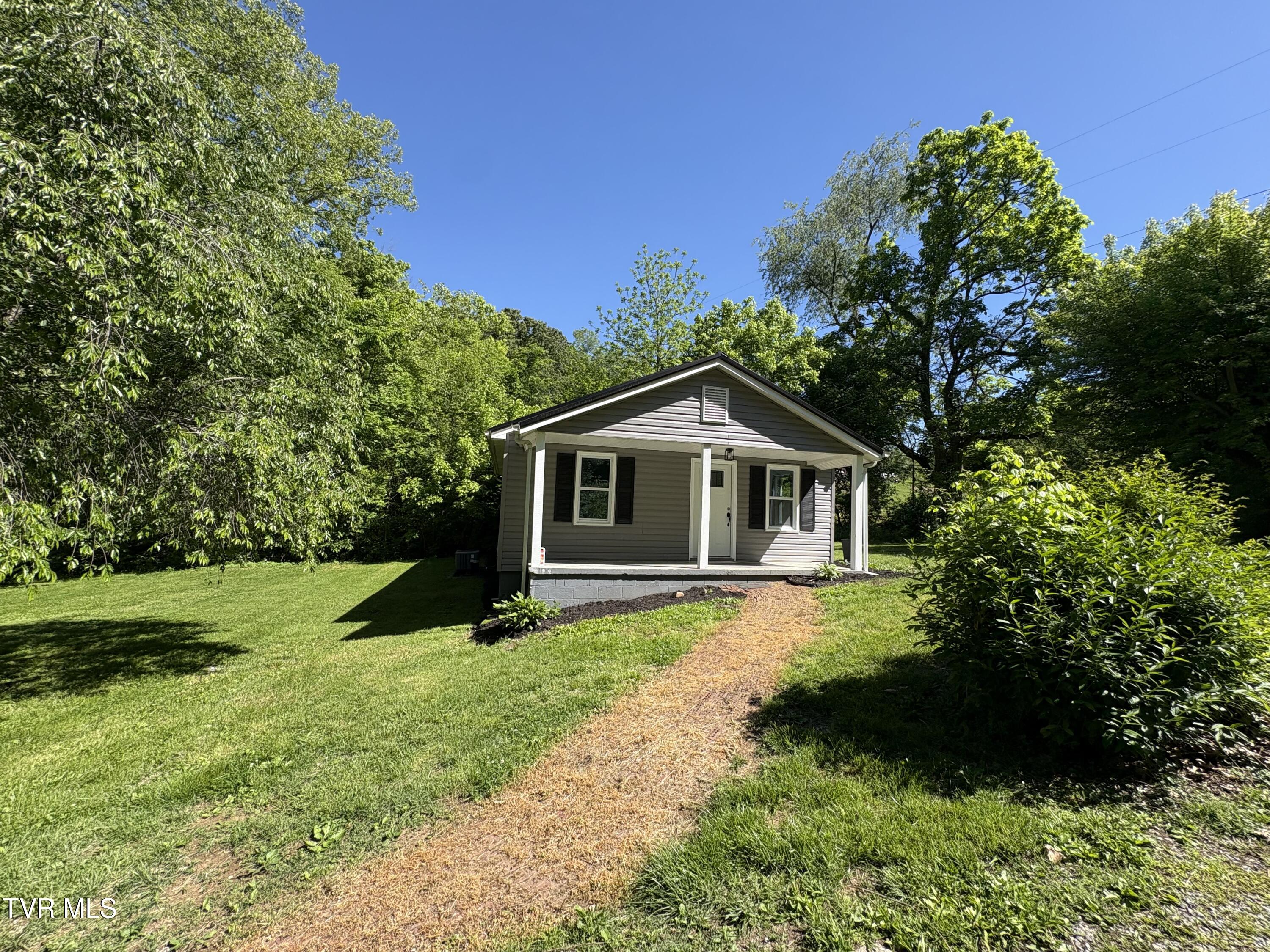 324 Old Beidleman Road Bristol, TN 37620 - Photo 7 of 11 IMG_0876