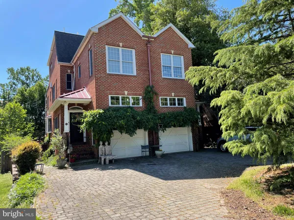 $4,500 | 19 A Sunset Drive, Alexandria, VA 22301