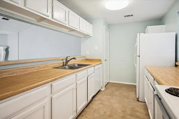 $289,500 | 7408 Canoga Circle, Fort Worth, TX 76137