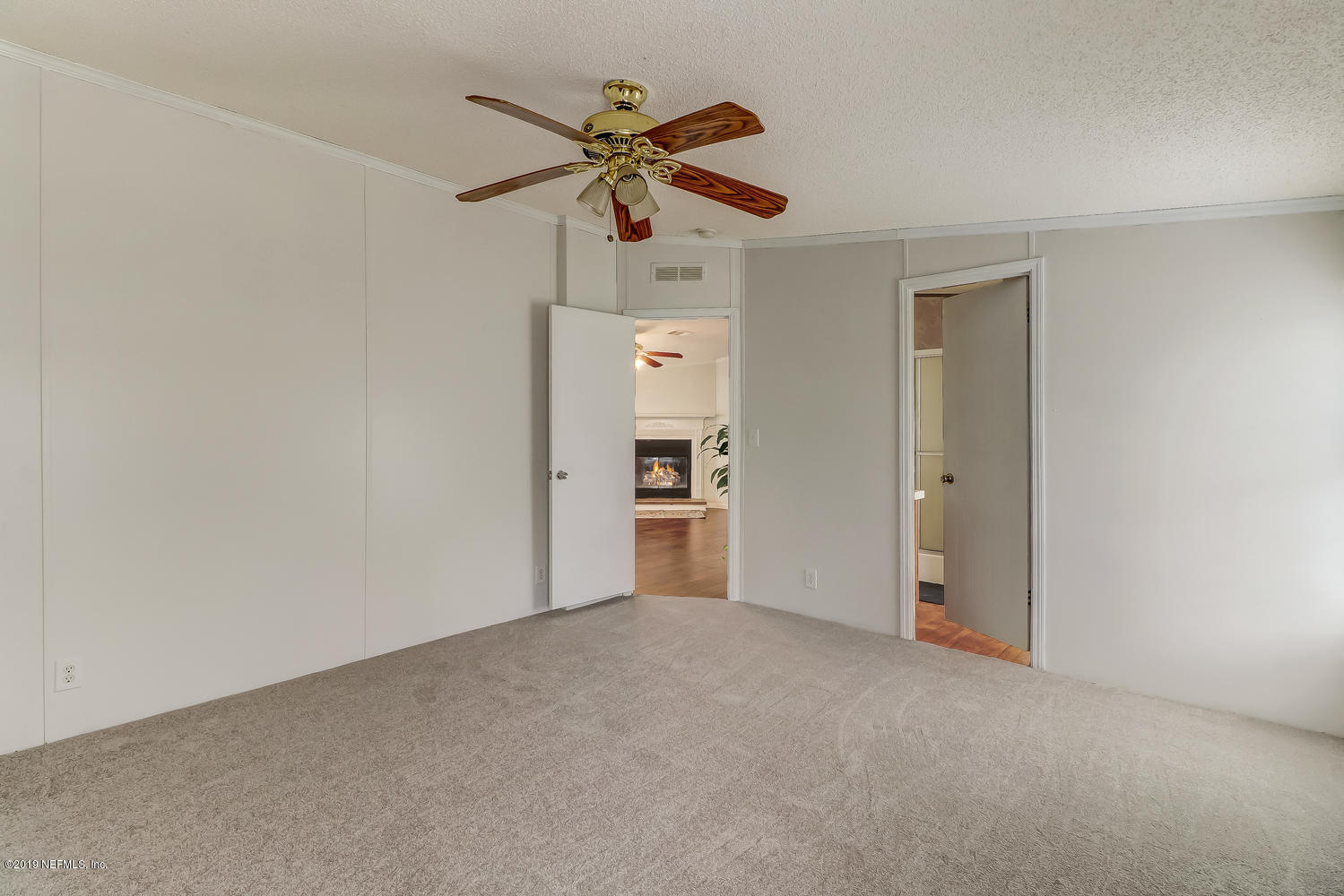 85354 Winona Bayview Road Yulee, FL 32097 - Photo 16 of 27 a view of a livingroom with a ceiling fan and window