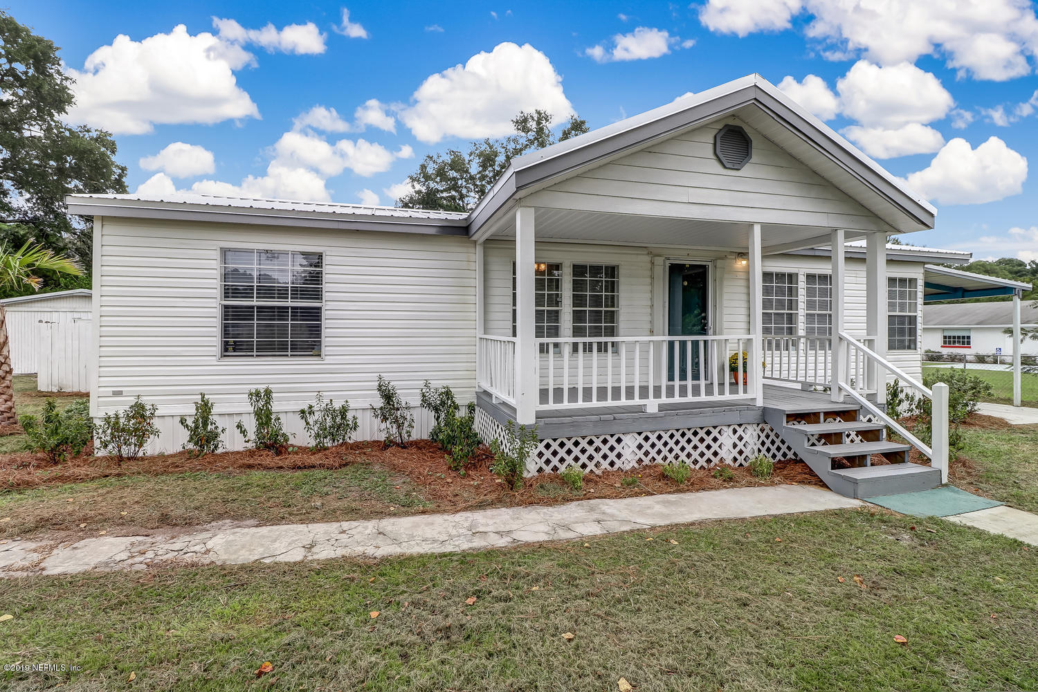 85354 Winona Bayview Road Yulee, FL 32097 - Photo 2 of 27 a front view of a house with garden