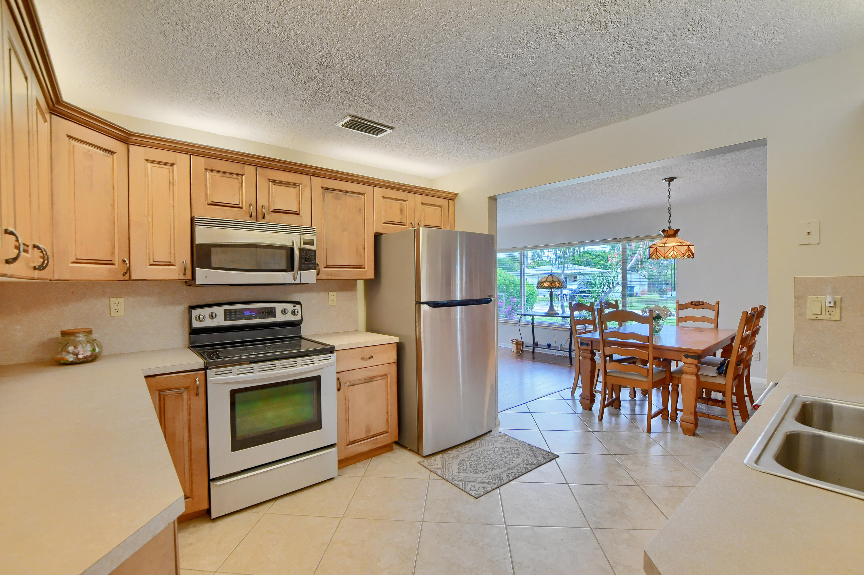 381 Northeast 28th Terrace Boca Raton, FL 33431 - Photo 14 of 56 Kitchen and Dining
