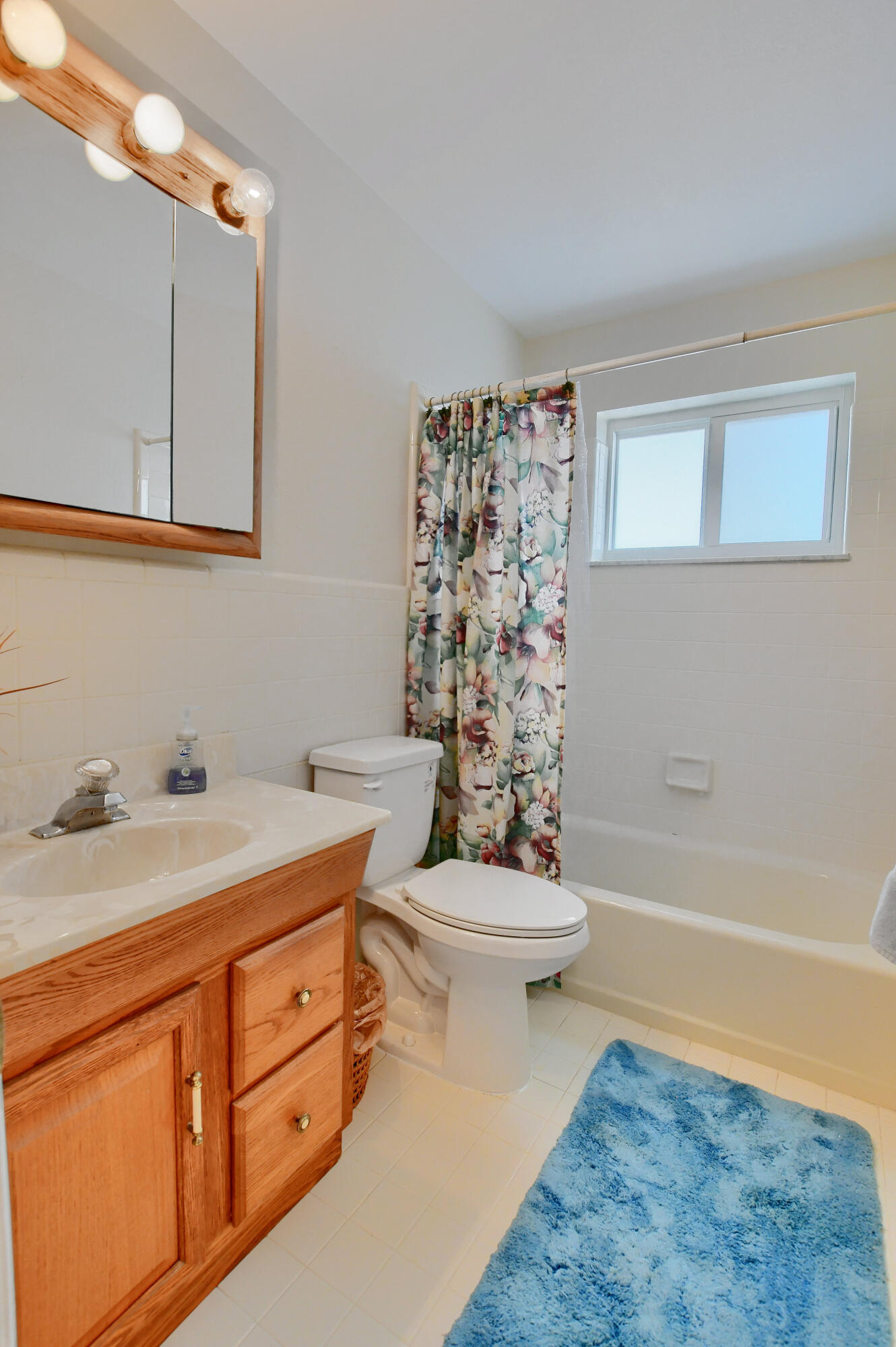 381 Northeast 28th Terrace Boca Raton, FL 33431 - Photo 19 of 56 Guest Bath