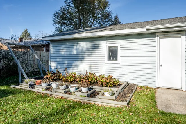 $259,000 | 4568 Wil-O-Paw Drive, Coloma, MI 49038