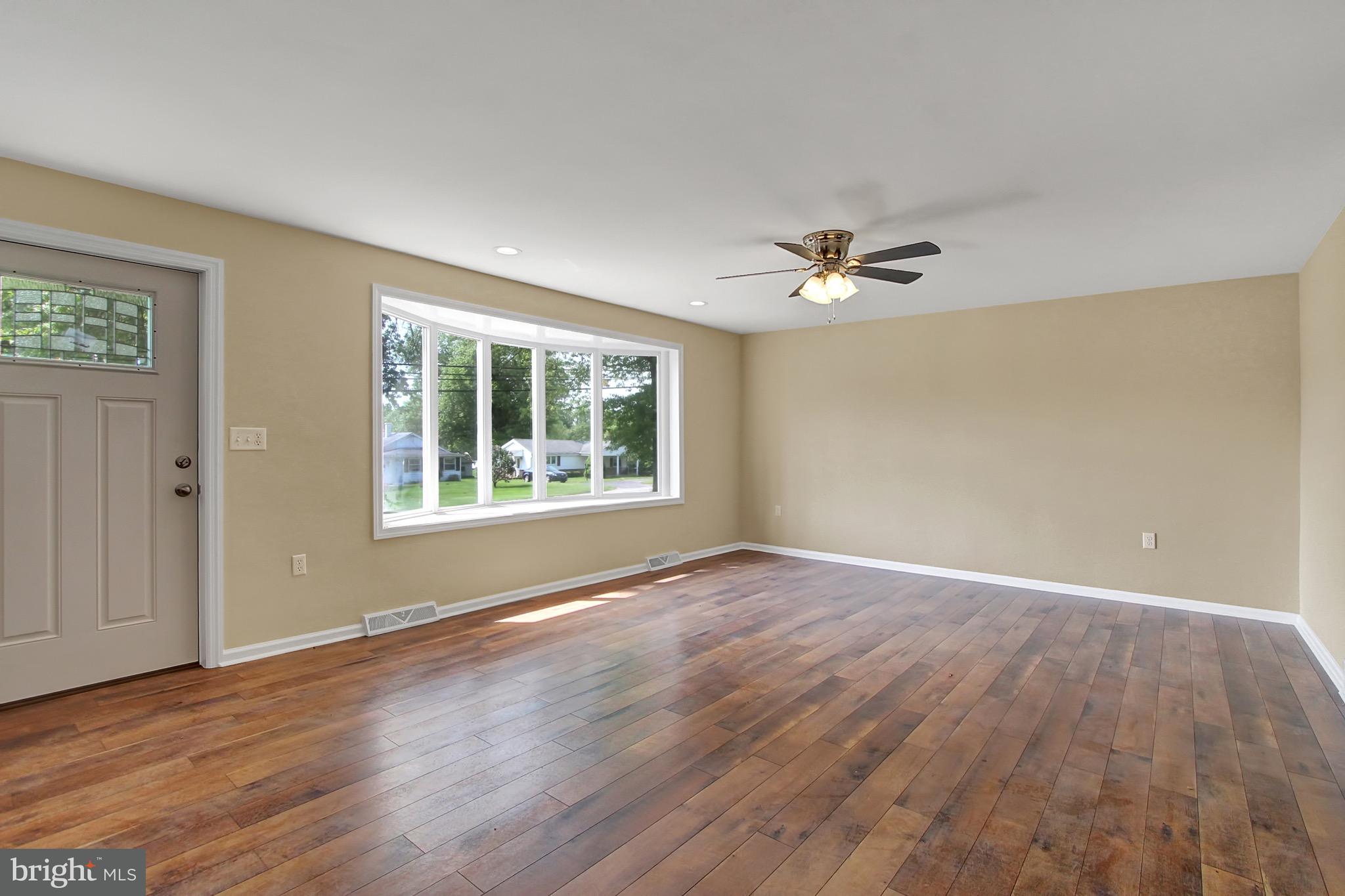 1625 East Canal Road Dover, PA 17315 - Photo 2 of 26 Gallery Image 2