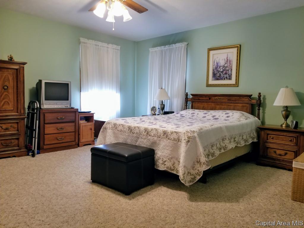 3909 Oakview Drive Springfield, IL 62712 - Photo 21 of 36 Gallery Image 21