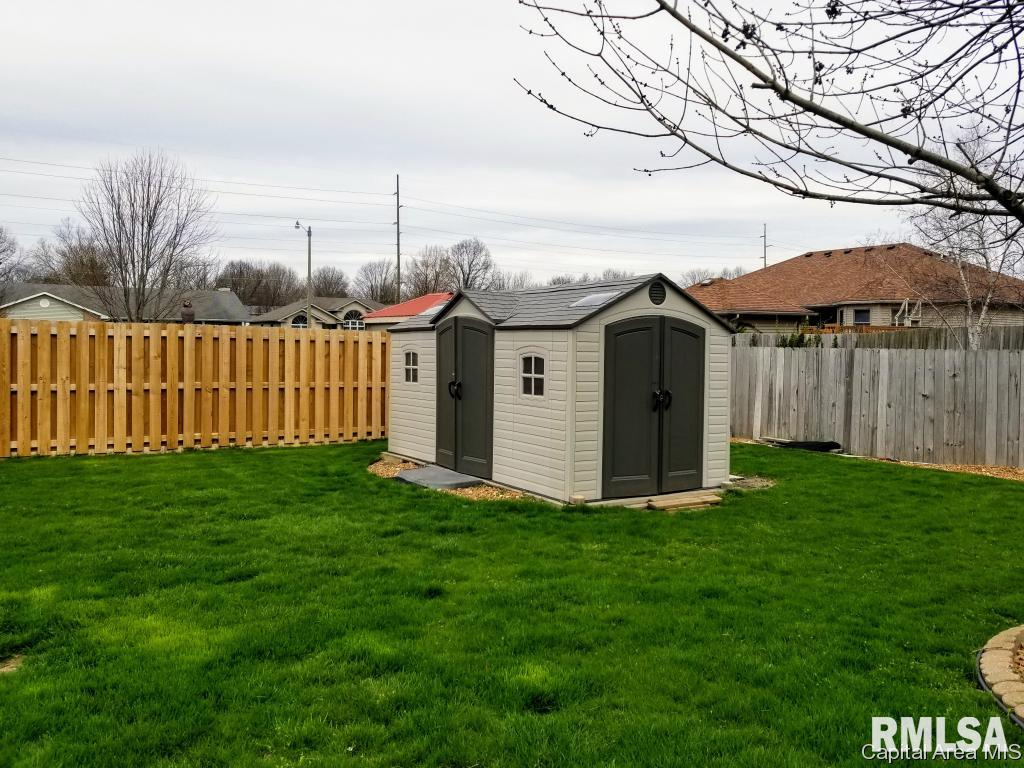 3909 Oakview Drive Springfield, IL 62712 - Photo 7 of 36 Gallery Image 7