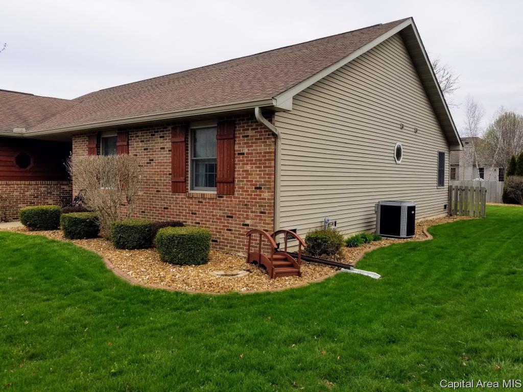 3909 Oakview Drive Springfield, IL 62712 - Photo 8 of 36 Gallery Image 8