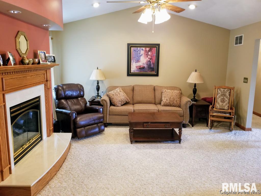 3909 Oakview Drive Springfield, IL 62712 - Photo 10 of 36 Gallery Image 10