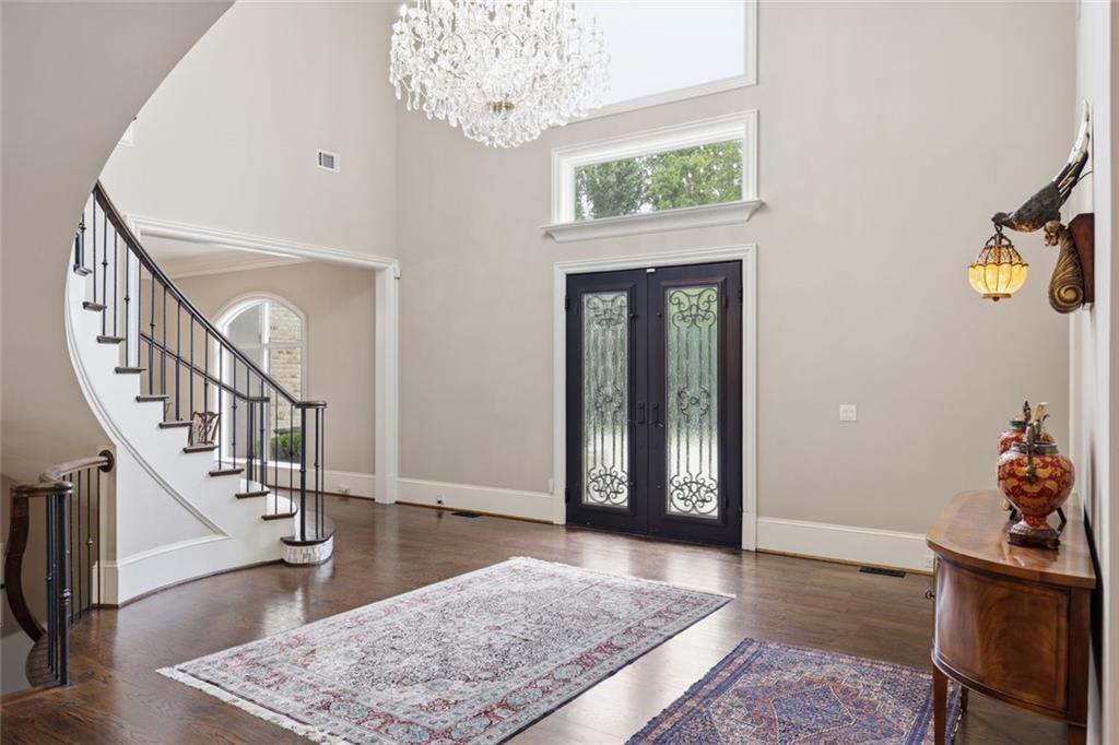 5965 Riverside Drive Sandy Springs, GA 30328 - Photo 11 of 44