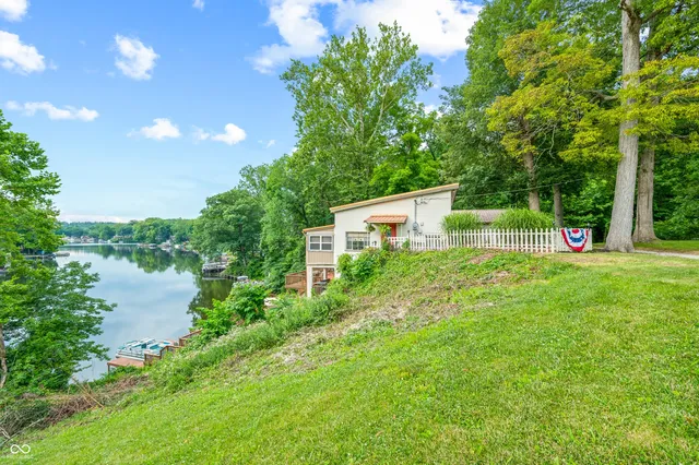 $399,900 | 409 West Lakeview Drive, Nineveh, IN 46164