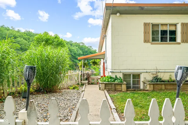 $399,900 | 409 West Lakeview Drive, Nineveh, IN 46164