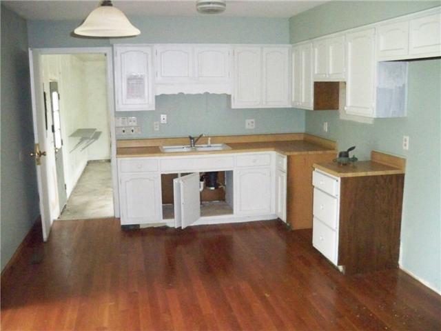 5314 Roxbury Road Indianapolis, IN 46226 - Photo 2 of 10 Gallery Image 2