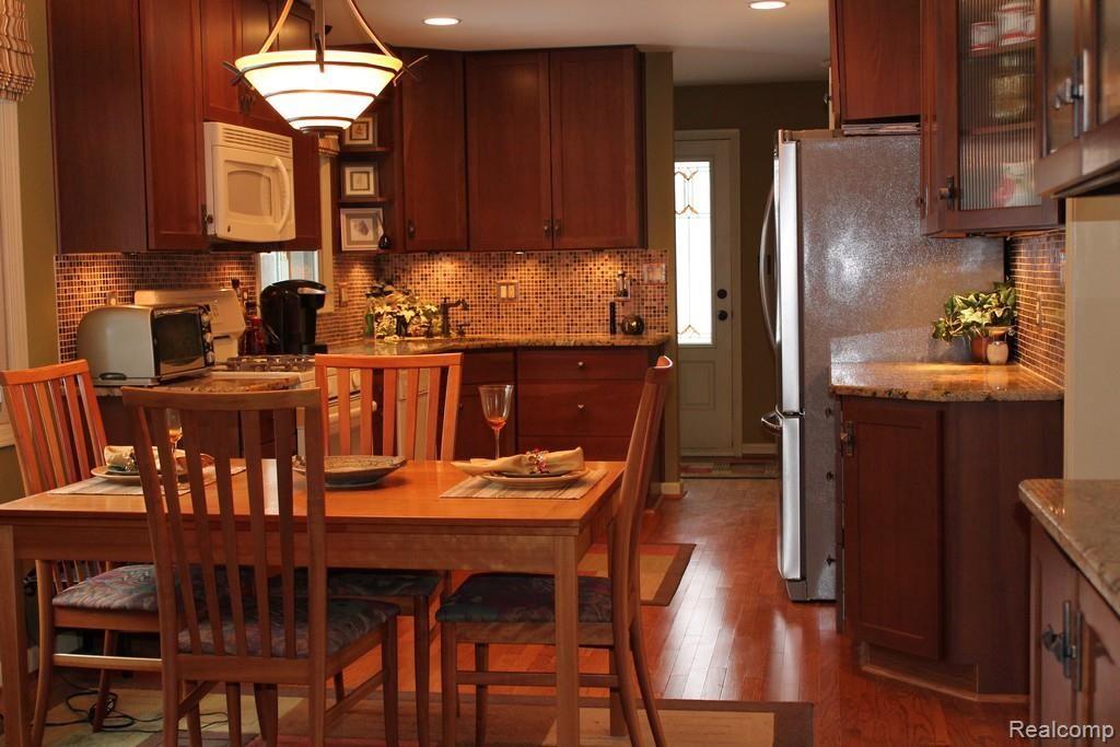 211 East Maryknoll Road Rochester, MI 48309 - Photo 8 of 19 Kitch-Dine 1.jpg