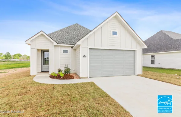 $268,500 | 300 Long Creek Lane, Scott, LA 70583