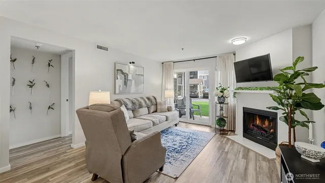 $480,000 | 250 Northwest Dogwood Street, Unit E102, Issaquah, WA 98027