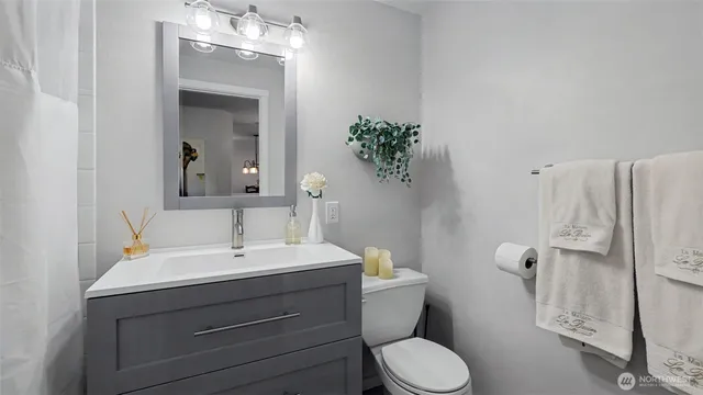 $480,000 | 250 Northwest Dogwood Street, Unit E102, Issaquah, WA 98027