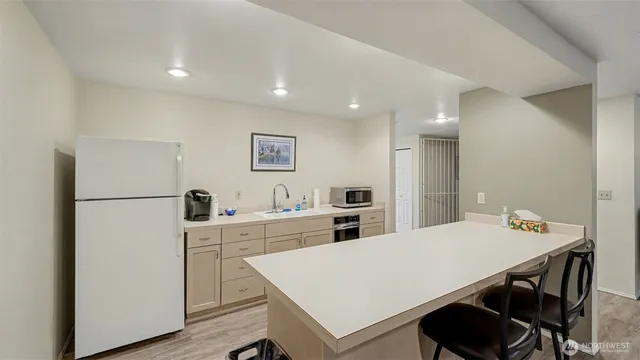 $480,000 | 250 Northwest Dogwood Street, Unit E102, Issaquah, WA 98027