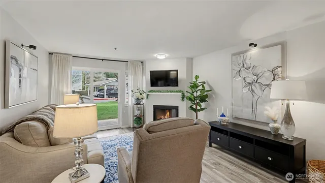 $480,000 | 250 Northwest Dogwood Street, Unit E102, Issaquah, WA 98027