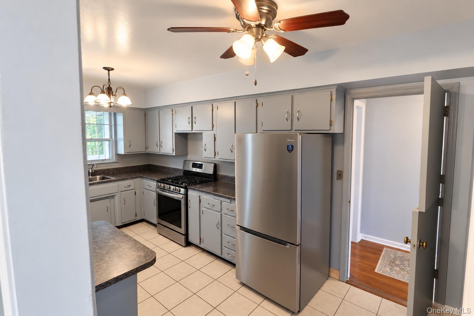 72 Mohawk Road Yonkers, NY 10710 - Photo 10 of 50 Gallery Image 10