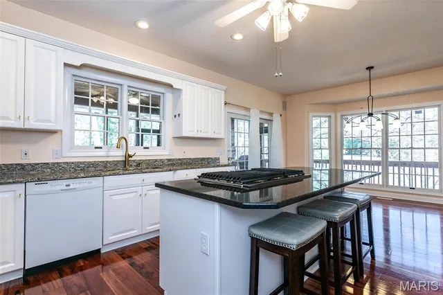 $535,000 | 10 Dunbridge Court, Glen Carbon, IL 62034