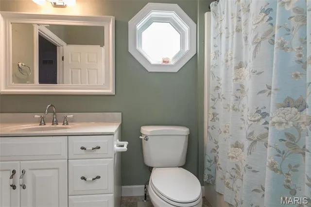 $535,000 | 10 Dunbridge Court, Glen Carbon, IL 62034