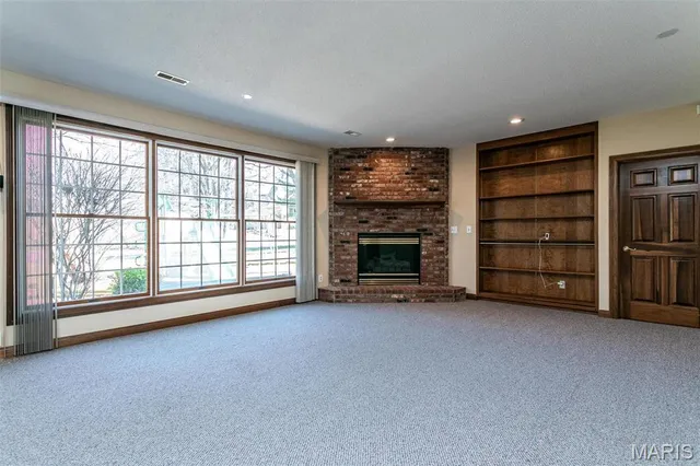 $535,000 | 10 Dunbridge Court, Glen Carbon, IL 62034