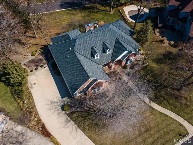 $535,000 | 10 Dunbridge Court, Glen Carbon, IL 62034