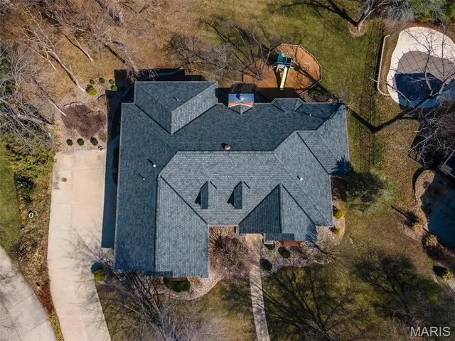 $535,000 | 10 Dunbridge Court, Glen Carbon, IL 62034