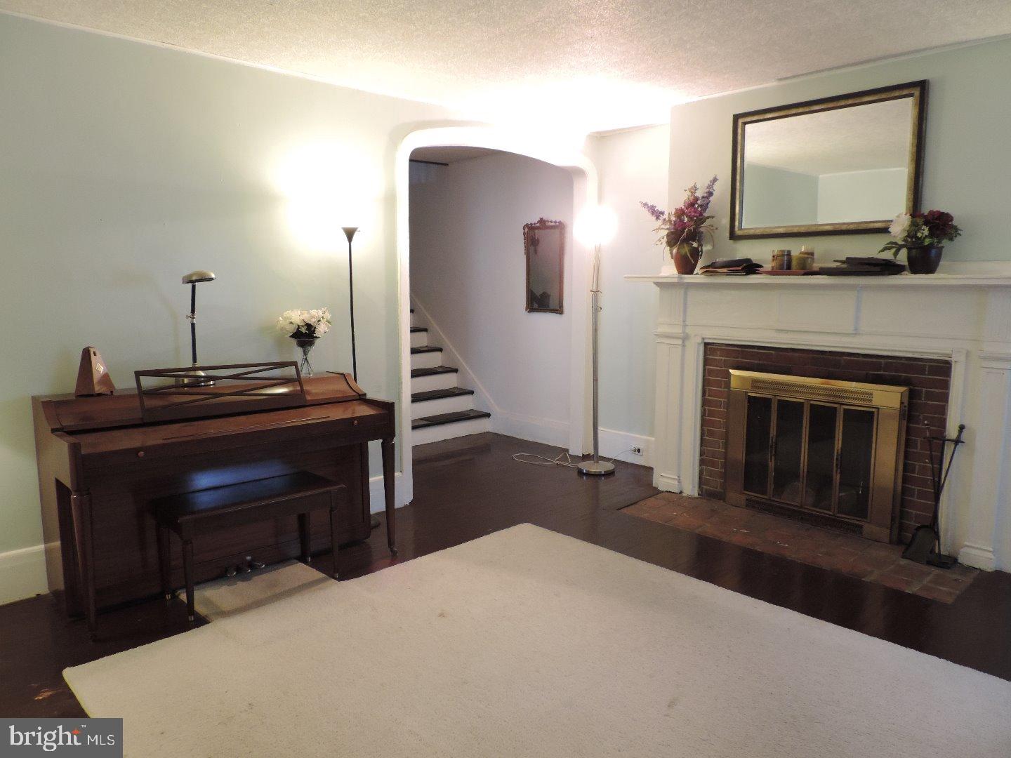 708 Darby Road Havertown, PA 19083 - Photo 4 of 25 Living Room
