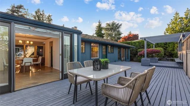 $3,388,000 | 2404 79th Avenue Northeast, Medina, WA 98039